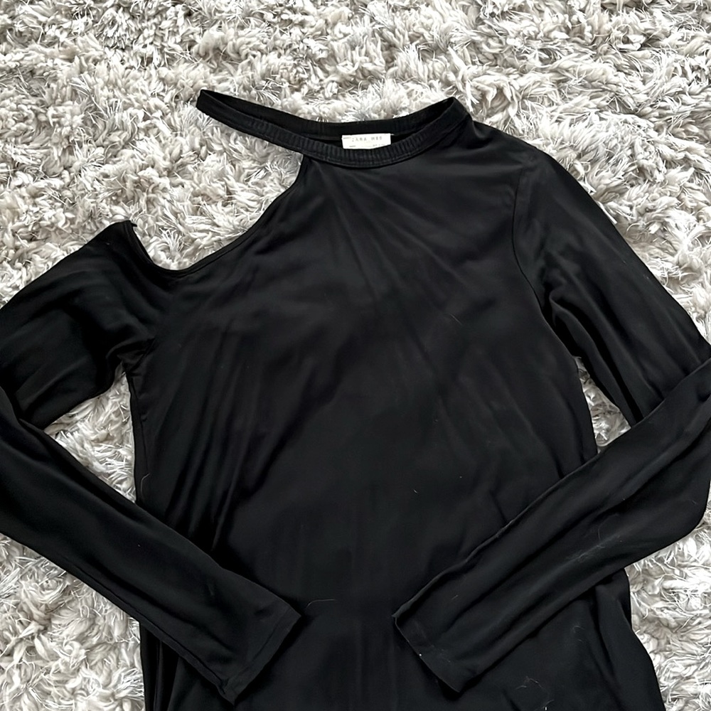 NWOT ZARA OFF SHOULDER BLACK TOP